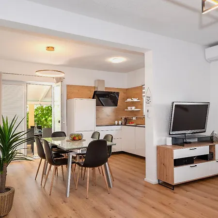 Apartament Dora Family Only