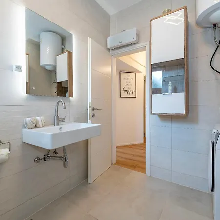 Dora Family Only Apartament *