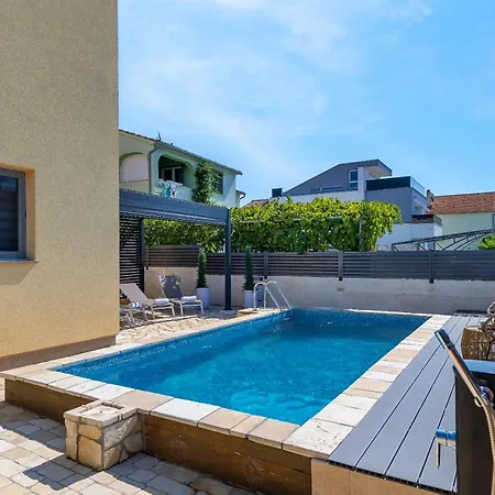 Dora Family Only Daire *