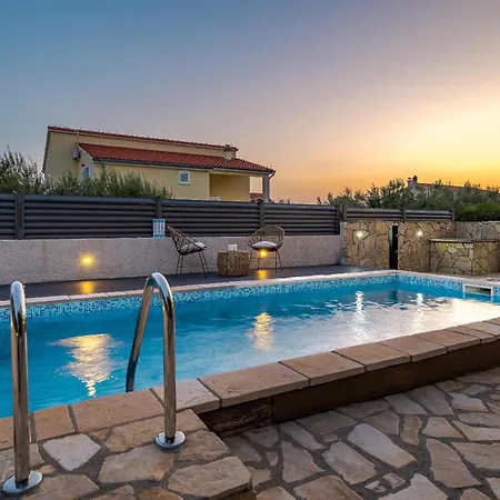 Dora Family Only Apartament *