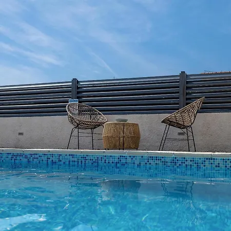 Dora Family Only * Vodice