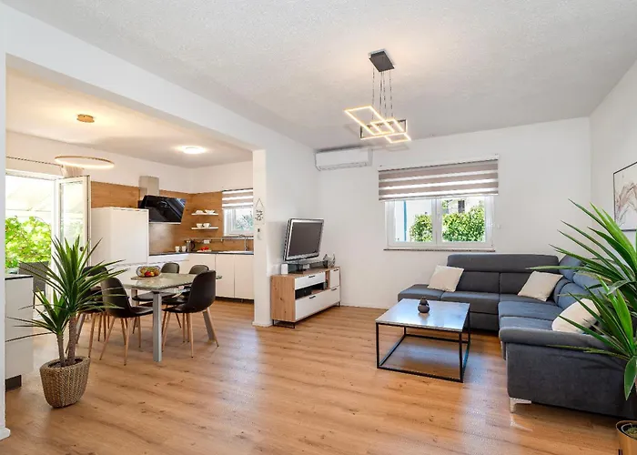 Dora Family Only 아파트 *