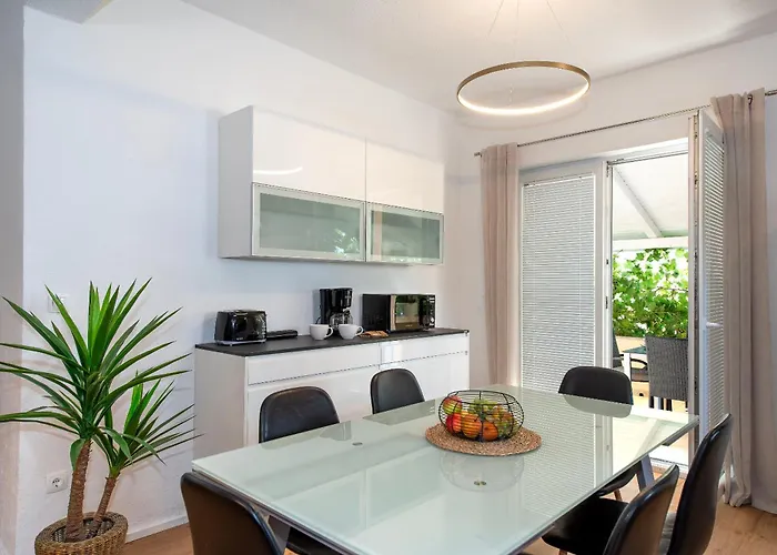 Dora Family Only * Vodice