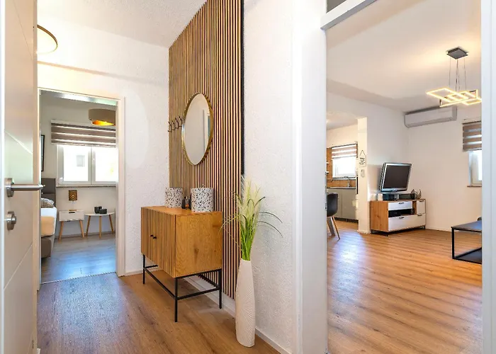 Dora Family Only * Vodice