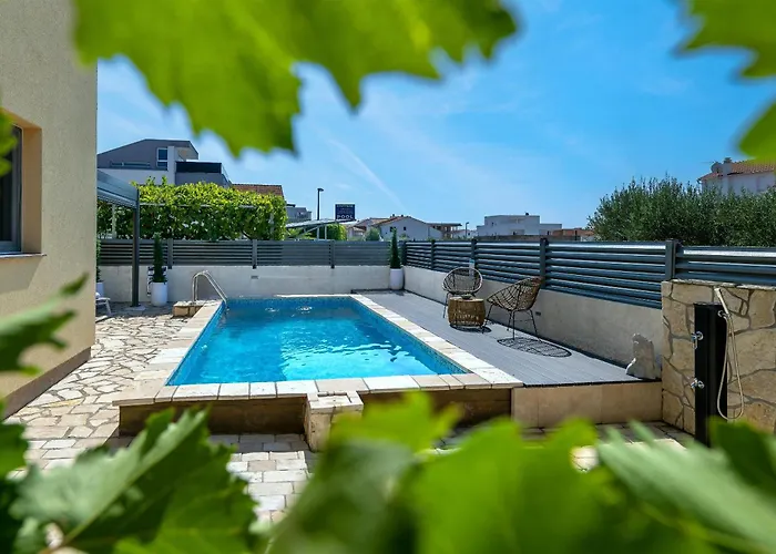 Dora Family Only * Vodice